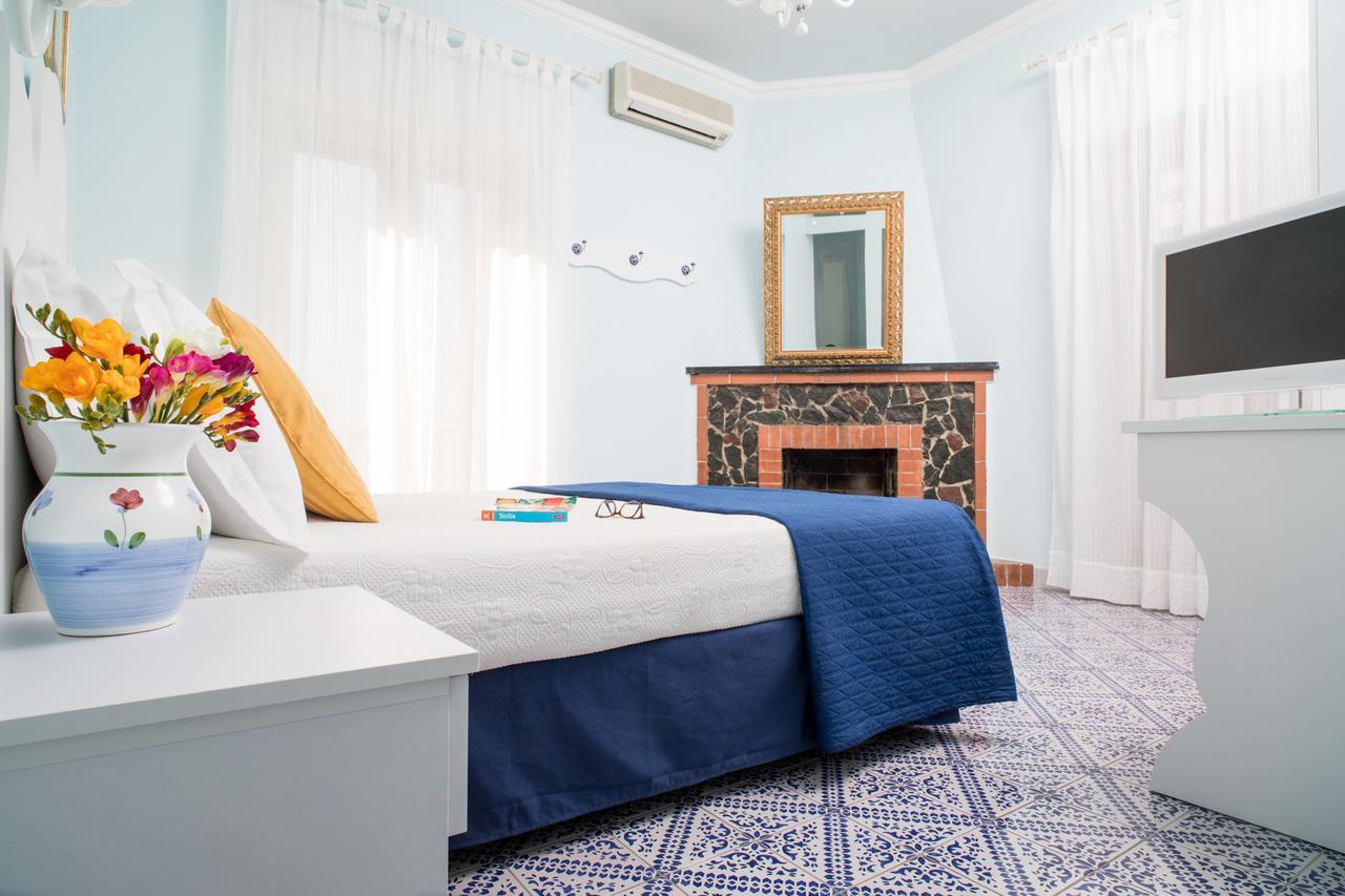 Nefele Hotel 3*