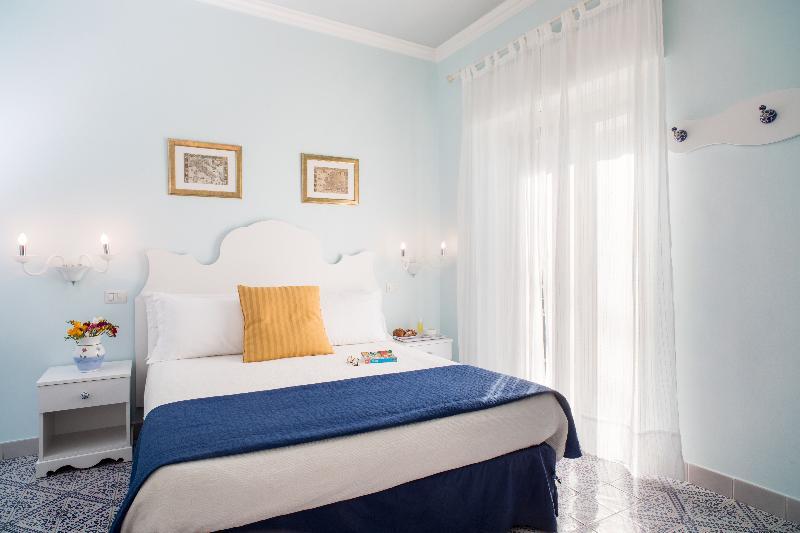 Nefele Hotel 3*