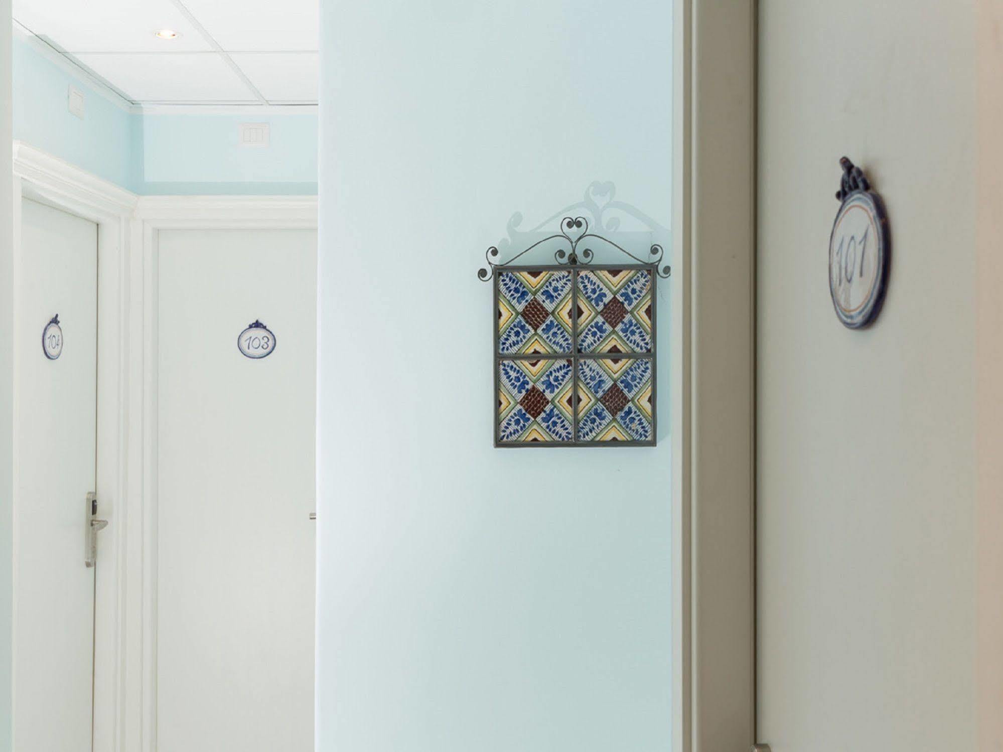 Nefele Hotel 3*