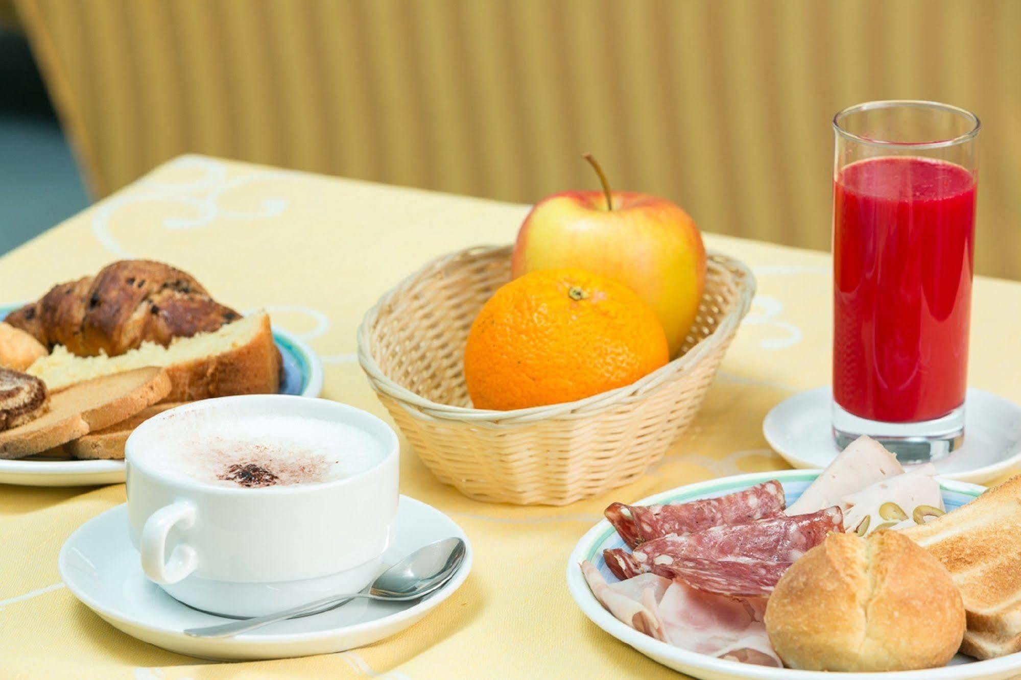 Nefele Hotel 3*